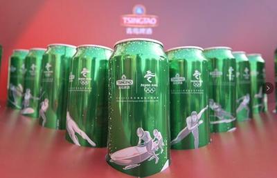青島啤酒'燈塔工廠'啟動定制冬奧冰雪罐，文化傳播新篇章